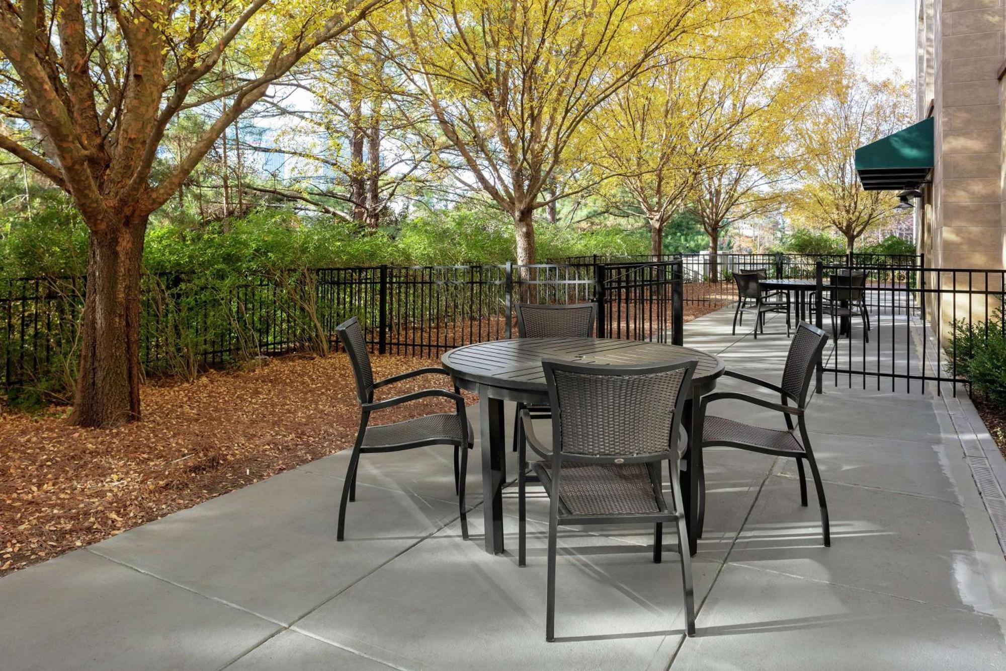 Hilton Garden Inn Atlanta Perimeter Center Dunwoody Exterior foto